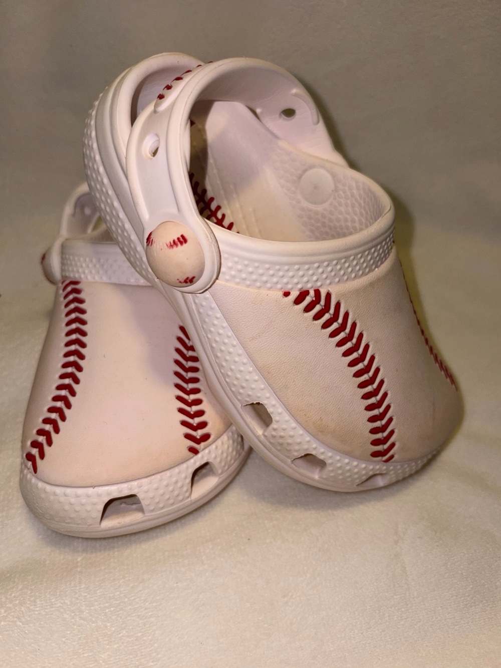 Crocs Classic Clog Baseball Stitch Print White/Red Slip-On Unisex Kids 8